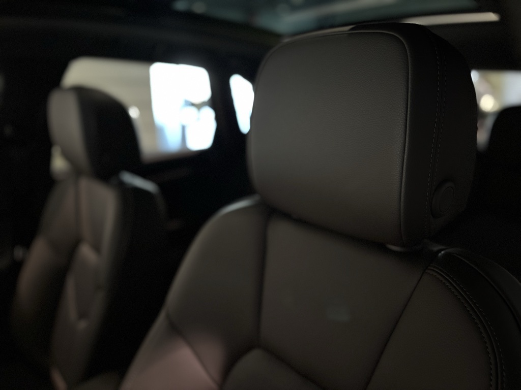 2026 Porsche Macan Base Image 17 of 37