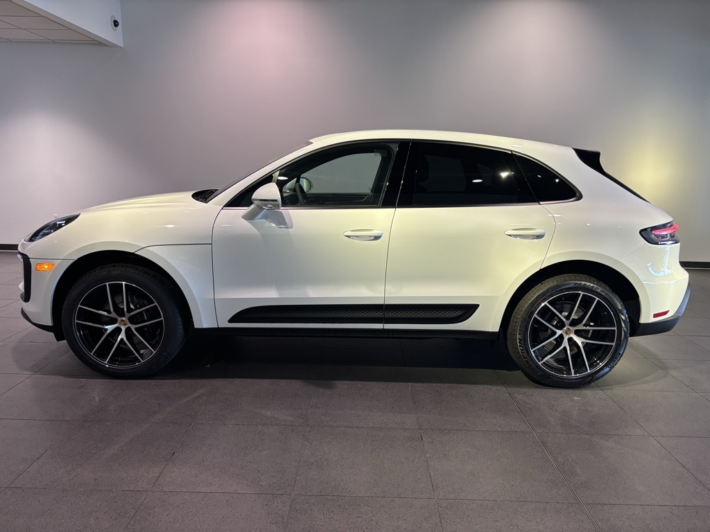 2026 Porsche Macan Base Image 10 of 37
