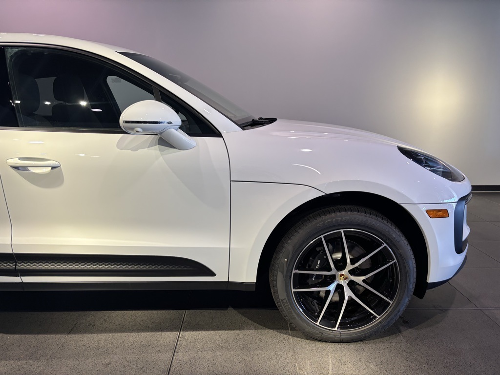 2026 Porsche Macan Base Image 6 of 37