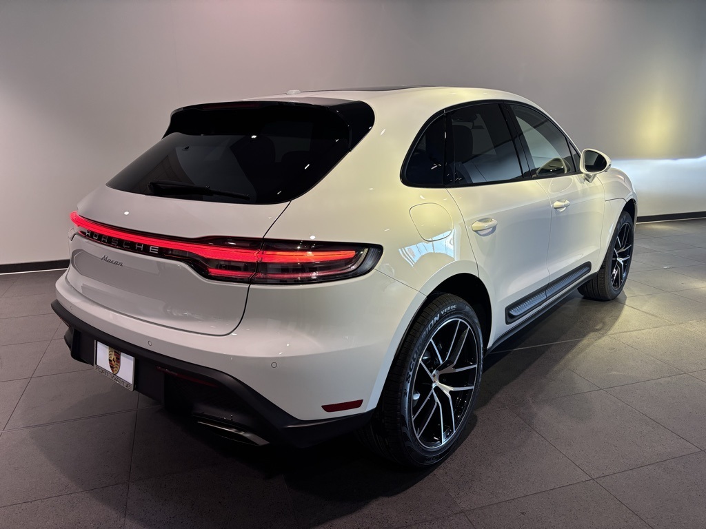 2026 Porsche Macan Base Image 7 of 37
