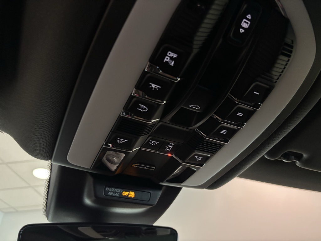 2026 Porsche Macan Base Image 36 of 37