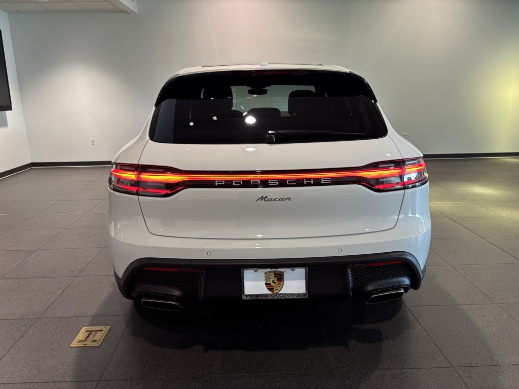 2026 Porsche Macan Base Image 8 of 37