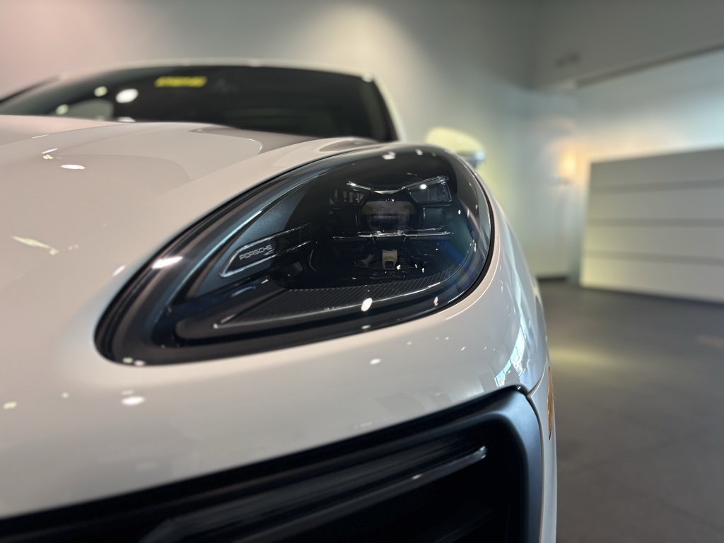 2026 Porsche Macan Base Image 37 of 37