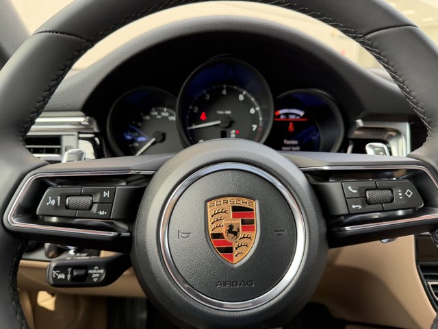 2026 Porsche Macan Base Image 16 of 39