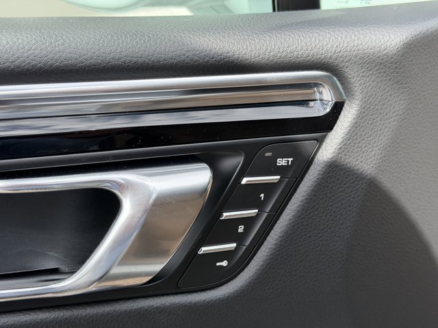 2026 Porsche Macan Base Image 36 of 39