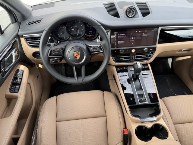 2026 Porsche Macan Base Image 14 of 39