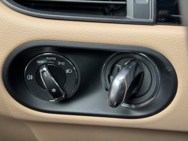 2026 Porsche Macan Base Image 38 of 39