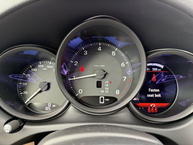 2026 Porsche Macan Base Image 17 of 39