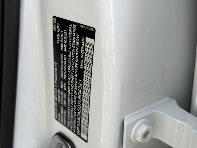 2026 Porsche Macan Base Image 28 of 39