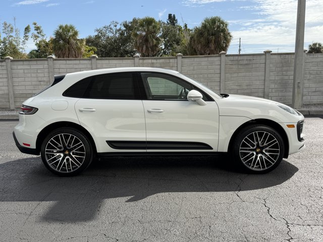 2026 Porsche Macan Base Image 4 of 39