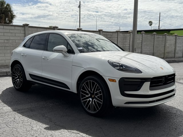 2026 Porsche Macan Base Image 3 of 39