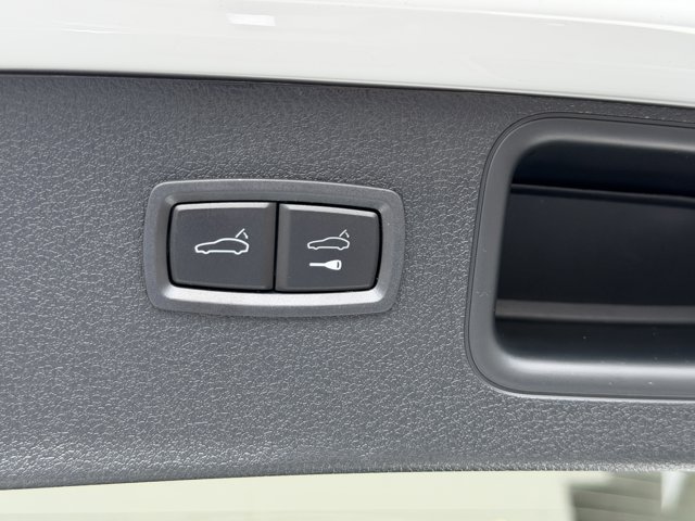 2026 Porsche Macan Base Image 35 of 39