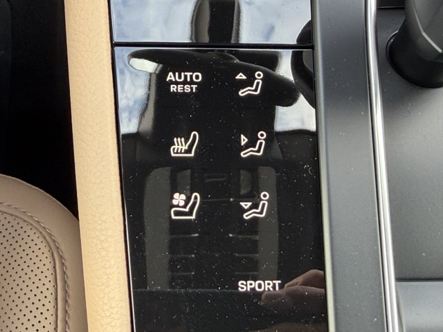 2026 Porsche Macan Base Image 29 of 39