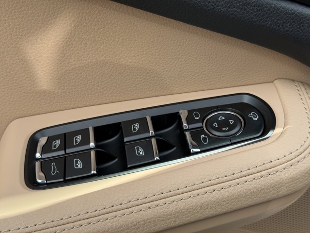 2026 Porsche Macan Base Image 30 of 39