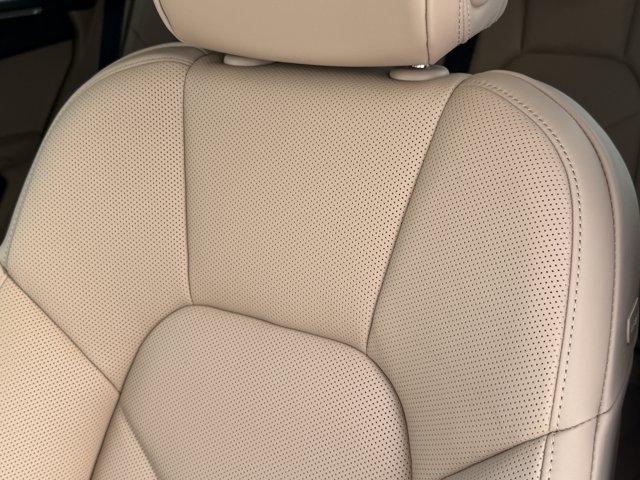 2026 Porsche Macan Base Image 11 of 39