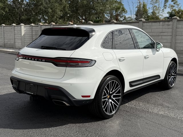 2026 Porsche Macan Base Image 5 of 39