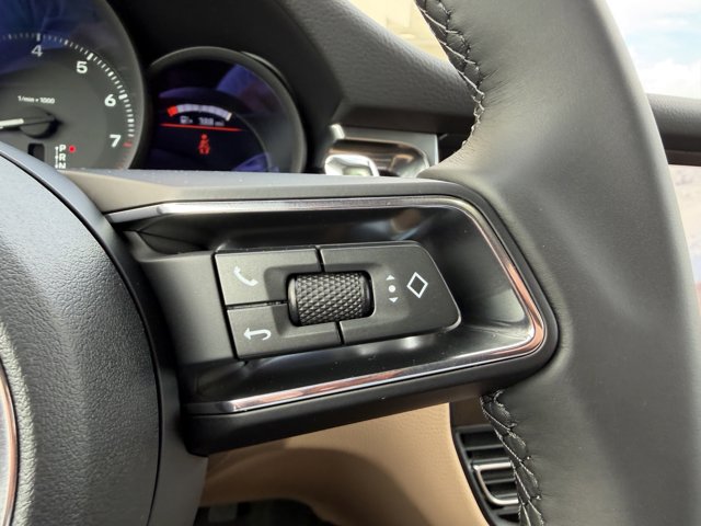 2026 Porsche Macan Base Image 34 of 39