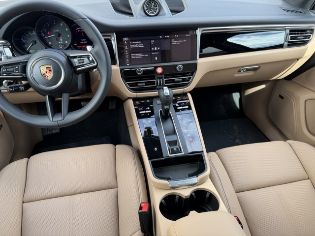 2026 Porsche Macan Base Image 31 of 39