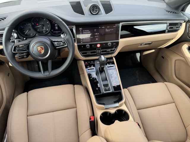 2026 Porsche Macan Base Image 15 of 39