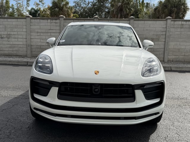 2026 Porsche Macan Base Image 2 of 39