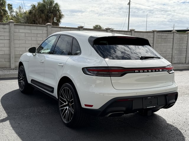 2026 Porsche Macan Base Image 7 of 39