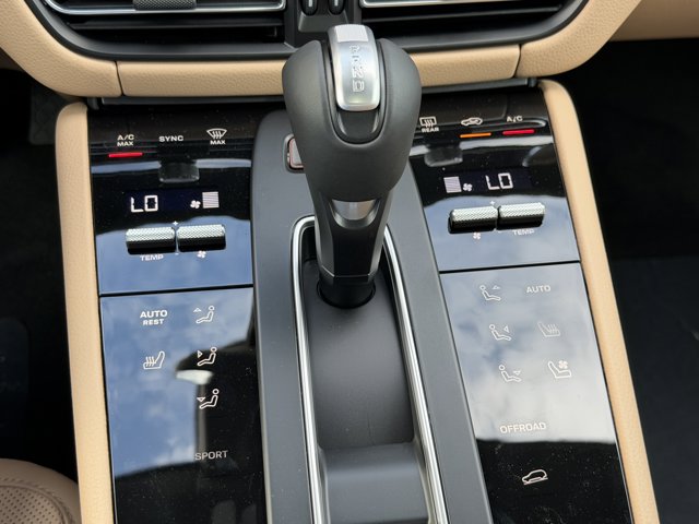 2026 Porsche Macan Base Image 22 of 39