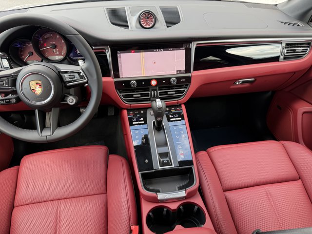 2026 Porsche Macan Base Image 14 of 38