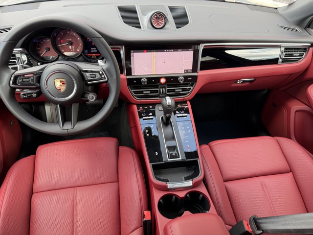 2026 Porsche Macan Base Image 13 of 38