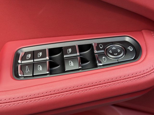 2026 Porsche Macan Base Image 31 of 38