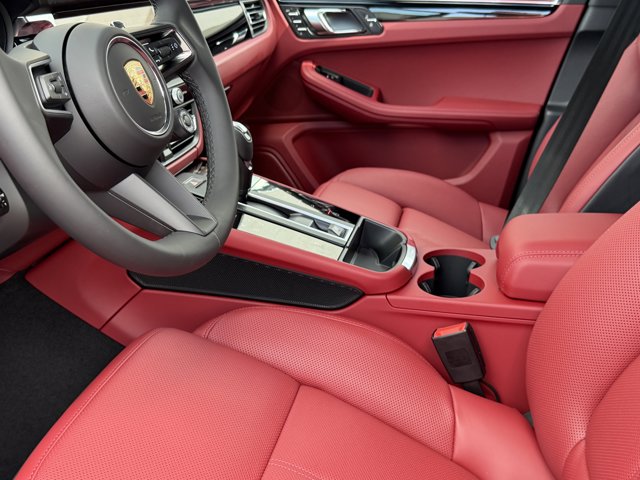 2026 Porsche Macan Base Image 32 of 38