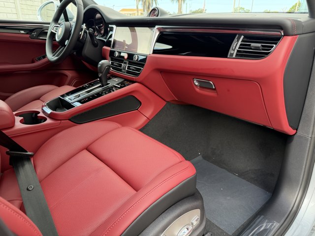 2026 Porsche Macan Base Image 16 of 38