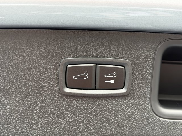 2026 Porsche Macan Base Image 35 of 38