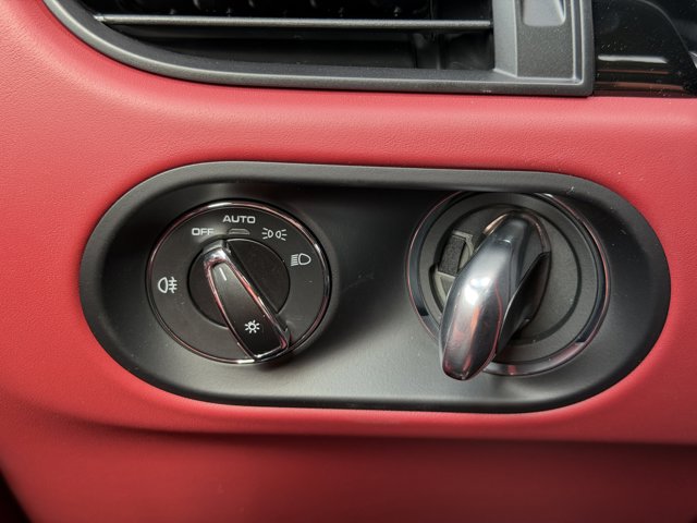 2026 Porsche Macan Base Image 36 of 38