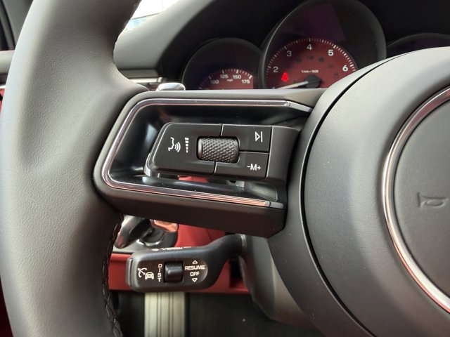 2026 Porsche Macan Base Image 26 of 38