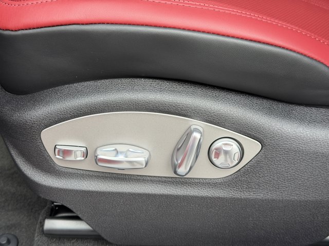 2026 Porsche Macan Base Image 25 of 38