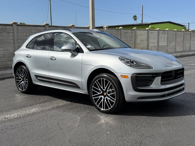 2026 Porsche Macan Base Image 3 of 38