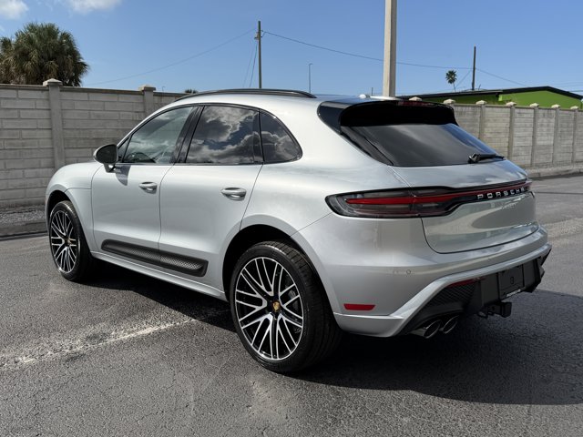 2026 Porsche Macan Base Image 7 of 38