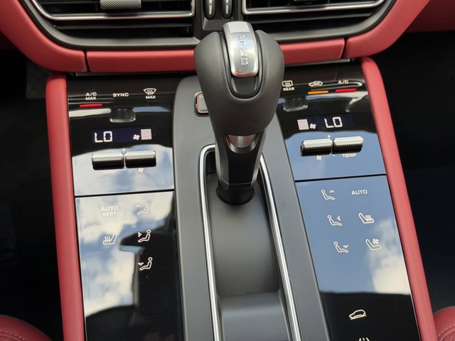 2026 Porsche Macan Base Image 22 of 38