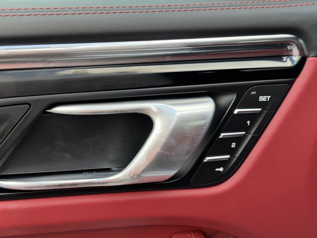 2026 Porsche Macan Base Image 29 of 38