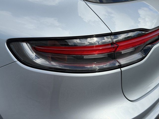 2026 Porsche Macan Base Image 24 of 38