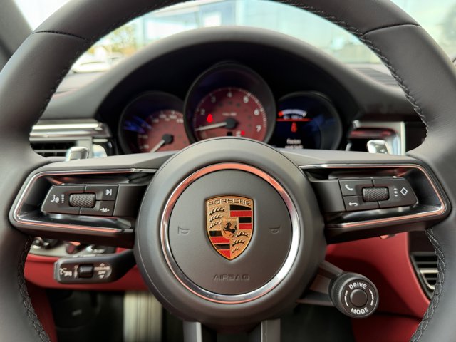 2026 Porsche Macan Base Image 15 of 38