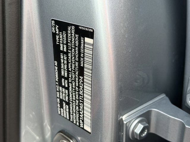 2026 Porsche Macan Base Image 27 of 38