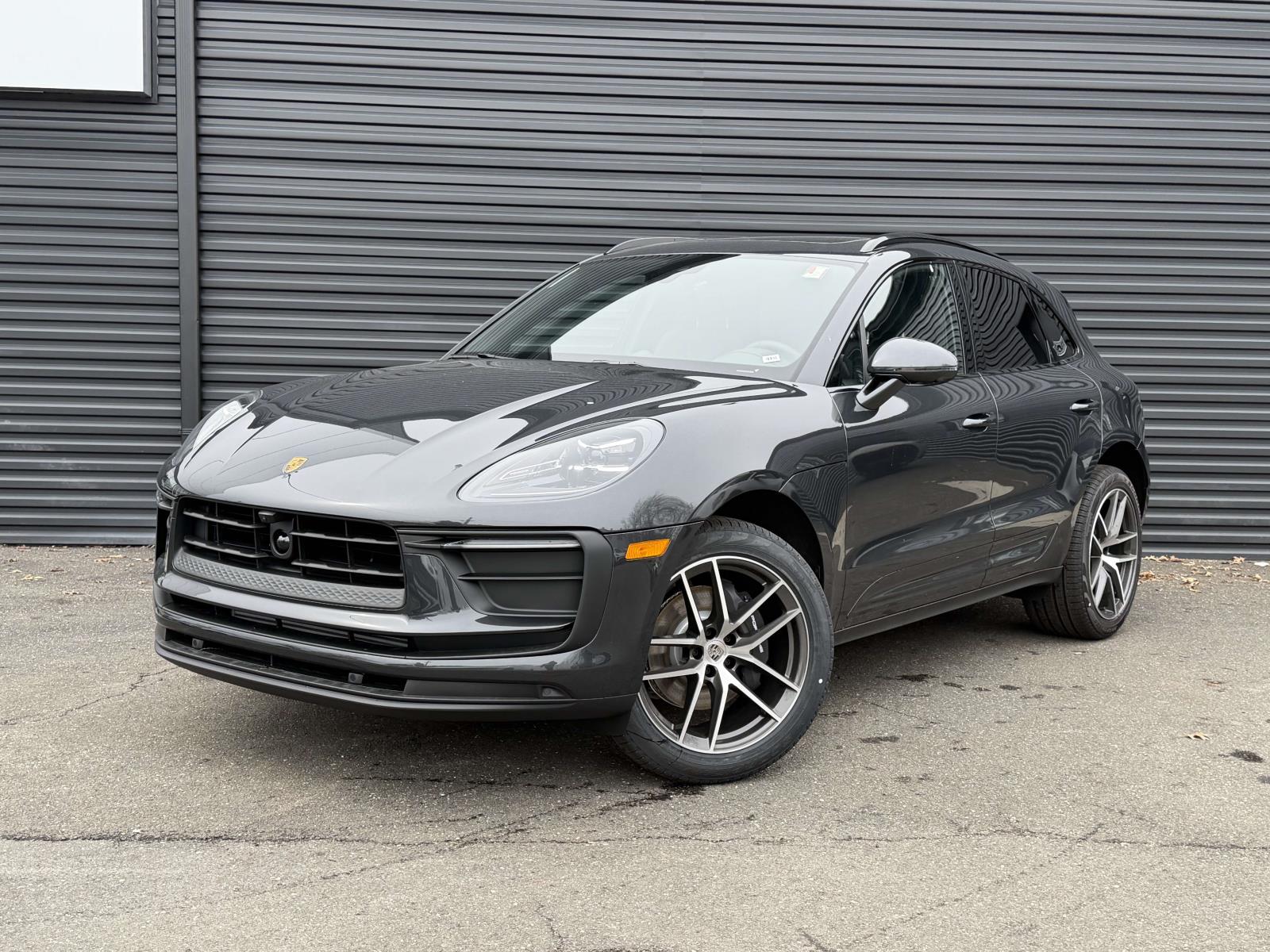 2026 Porsche Macan Base Image 1 of 33
