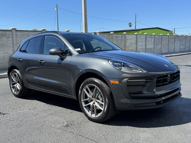 2026 Porsche Macan Base Image 3 of 36