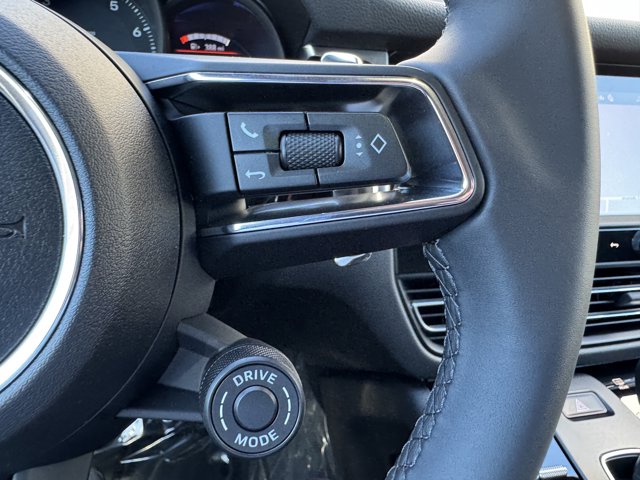 2026 Porsche Macan Base Image 15 of 36