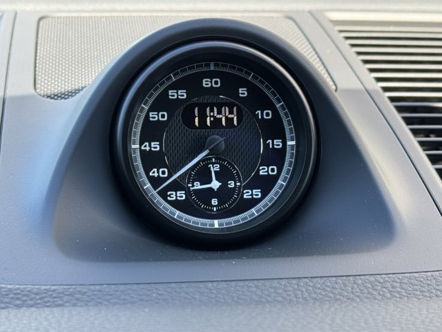 2026 Porsche Macan Base Image 19 of 36