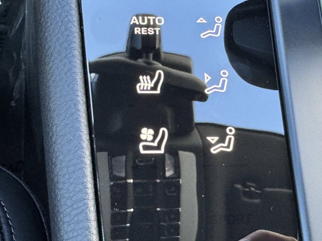 2026 Porsche Macan Base Image 24 of 36