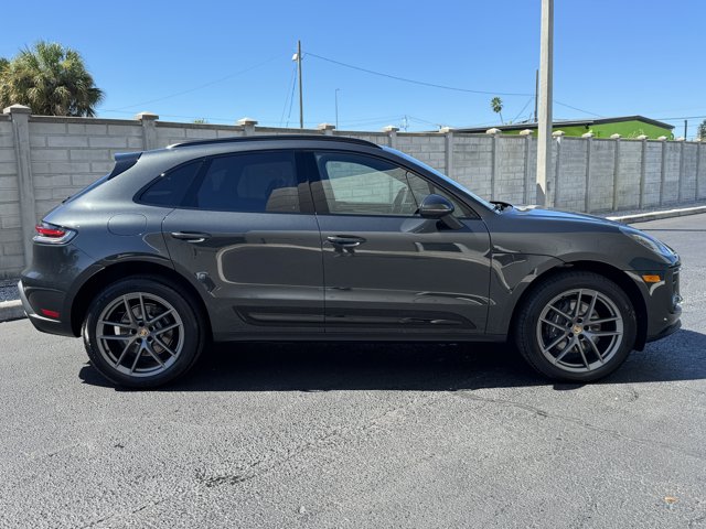 2026 Porsche Macan Base Image 4 of 36