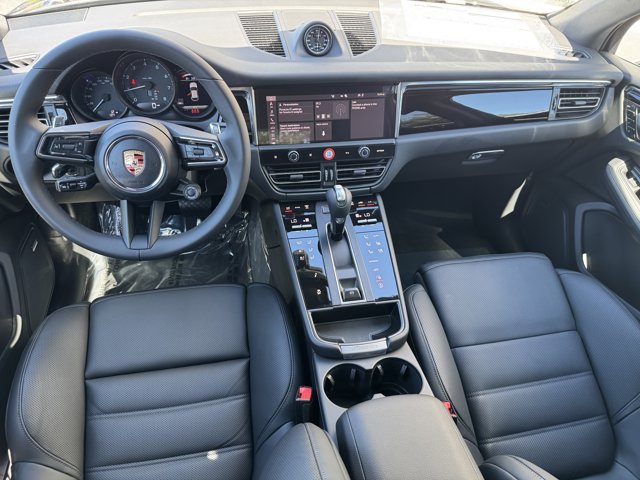 2026 Porsche Macan Base Image 14 of 36
