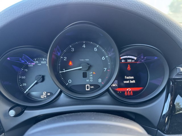 2026 Porsche Macan Base Image 17 of 36